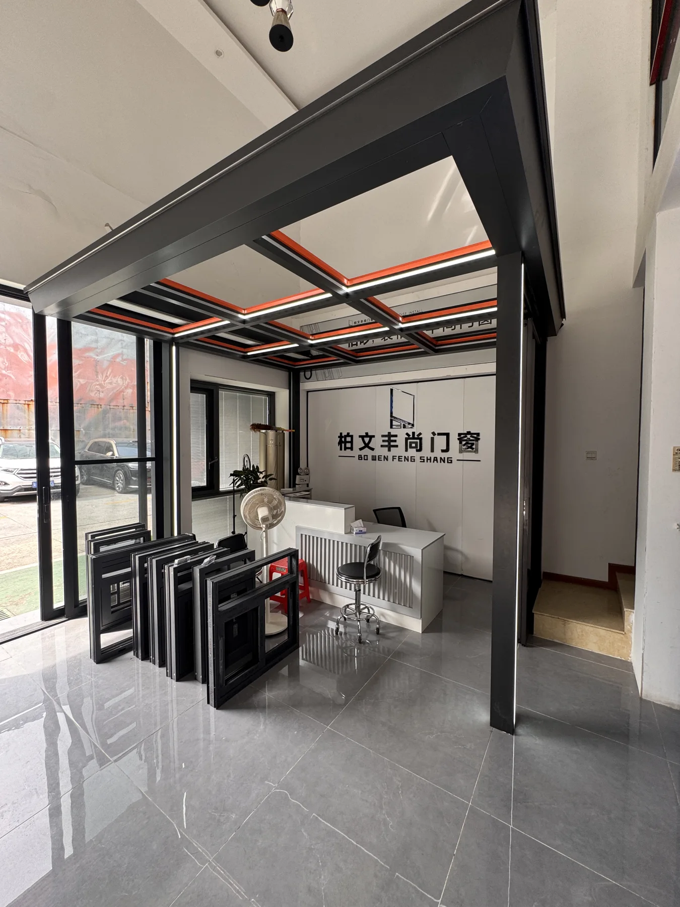 Intérieur du showroom GENT et modèles exposés